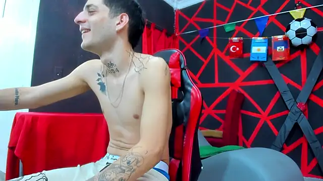 Snapshot of boy_max_latin chatting on 28, 6, 2026 boy max latin online show from 28, 6, 2026