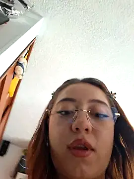 Snapshot of Laury_ro6 chatting on 21, 5, 2026 Laury ro6 online show from 21, 5, 2026