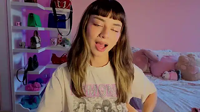 Snapshot of little_rachel_cute chatting on 6, 7, 2026 little rachel cute online show from 6, 7, 2026