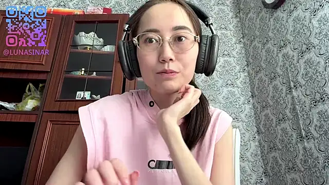 Snapshot of VickieTrudo chatting on 12, 6, 2026 VickieTrudo online show from 12, 6, 2026