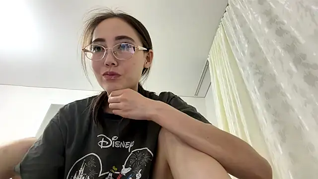 Snapshot of VickieTrudo chatting on 6, 7, 2026 VickieTrudo online show from 6, 7, 2026