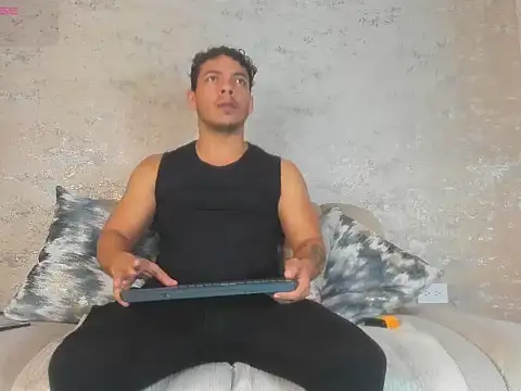 Snapshot of OliverWyse chatting on 19, 6, 2026 OliverWyse online show from 19, 6, 2026