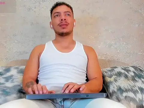 Snapshot of OliverWyse chatting on 4, 7, 2026 OliverWyse online show from 4, 7, 2026