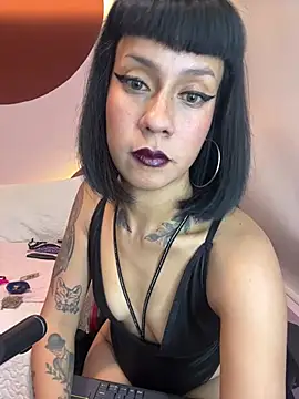 Snapshot of Valkiriia_wiine chatting on 4, 6, 2026 Valkiriia wiine online show from 4, 6, 2026