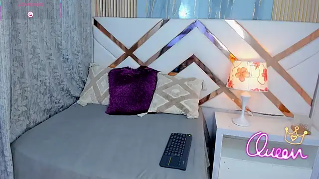 KaylaDavies online show from 15, 7, 2026