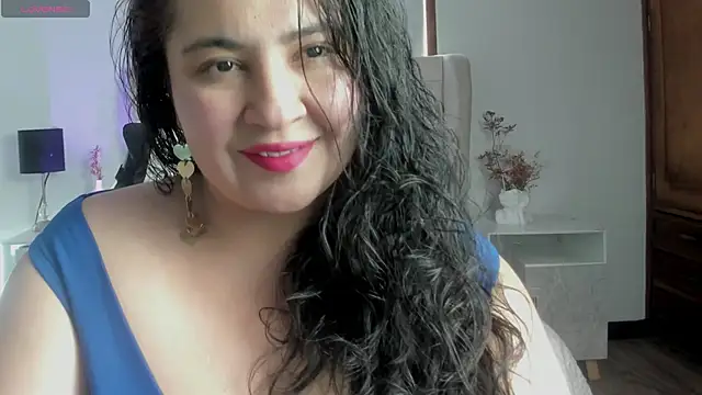 Snapshot of JadeBellee chatting on 6, 6, 2026 JadeBellee online show from 6, 6, 2026