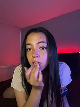 Snapshot of rouss_lar chatting on 27, 5, 2026 rouss lar online show from 27, 5, 2026