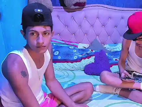 Snapshot of sexy_guys23 chatting on 27, 5, 2026 sexy guys23 online show from 27, 5, 2026