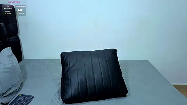 Snapshot of Luke_Muscle chatting on 1, 7, 2026 Luke Muscle online show from 1, 7, 2026