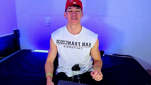Snapshot of Luke_Muscle chatting on 5, 6, 2026 Luke Muscle online show from 5, 6, 2026