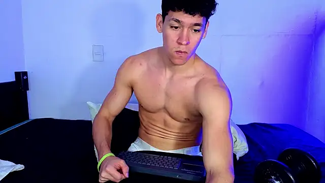 Snapshot of Luke_Muscle chatting on 4, 6, 2026 Luke Muscle online show from 4, 6, 2026