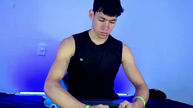 Snapshot of Luke_Muscle chatting on 25, 5, 2026 Luke Muscle online show from 25, 5, 2026