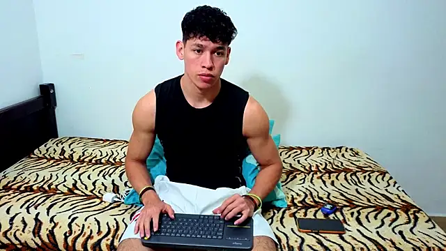 Snapshot of Luke_Muscle chatting on 15, 6, 2026 Luke Muscle online show from 15, 6, 2026
