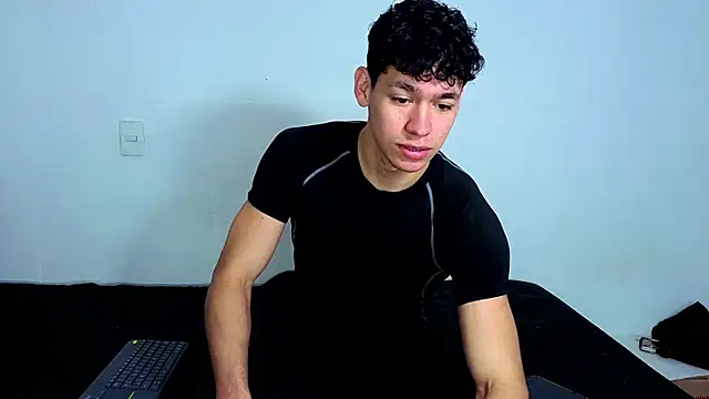 Snapshot of Luke_Muscle chatting on 2, 6, 2026 Luke Muscle online show from 2, 6, 2026