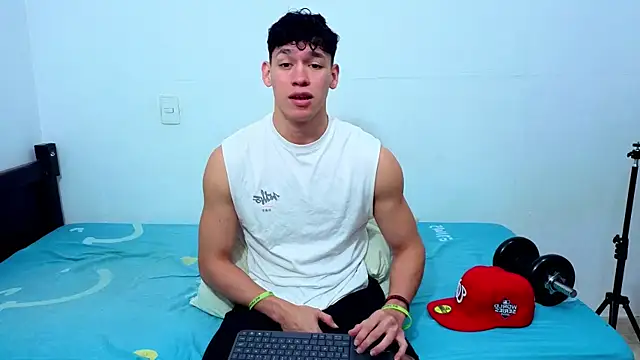Snapshot of Luke_Muscle chatting on 11, 6, 2026 Luke Muscle online show from 11, 6, 2026