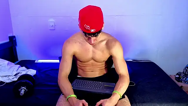 Snapshot of Luke_Muscle chatting on 6, 6, 2026 Luke Muscle online show from 6, 6, 2026