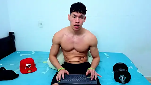 Snapshot of Luke_Muscle chatting on 10, 6, 2026 Luke Muscle online show from 10, 6, 2026