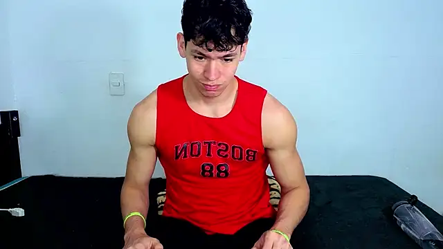 Snapshot of Luke_Muscle chatting on 3, 6, 2026 Luke Muscle online show from 3, 6, 2026