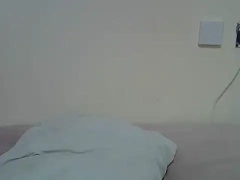 Snapshot of creamypetite chatting on 17, 6, 2026 creamypetite online show from 17, 6, 2026