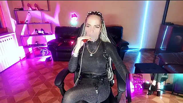 Snapshot of Monicamaxwell chatting on 11, 6, 2026 Monicamaxwell online show from 11, 6, 2026