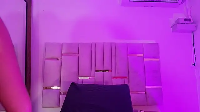 Mikaela-Banes online show from 18, 7, 2026