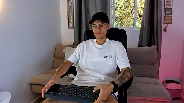 Snapshot of NickCopeer_ chatting on 17, 7, 2026 NickCopeer online show from 17, 7, 2026