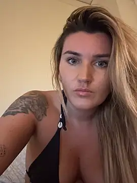 Snapshot of thebeachyblonde chatting on 17, 7, 2026 thebeachyblonde online show from 17, 7, 2026