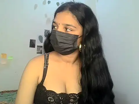 Snapshot of suzan_melly chatting on 22, 5, 2026 suzan melly online show from 22, 5, 2026