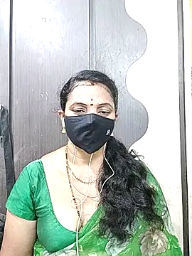 Snapshot of Leela_555 chatting on 28, 5, 2026 Leela 555 online show from 28, 5, 2026