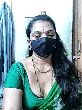 Snapshot of Leela_555 chatting on 28, 5, 2026 Leela 555 online show from 28, 5, 2026