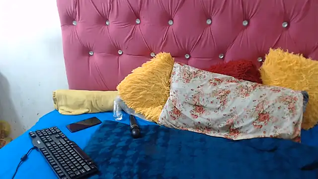 Snapshot of PEACHESX25x chatting on 6, 7, 2026 PEACHESX25x online show from 6, 7, 2026
