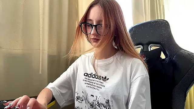 Snapshot of Sunshine_Kira chatting on 31, 5, 2026 Sunshine Kira online show from 31, 5, 2026