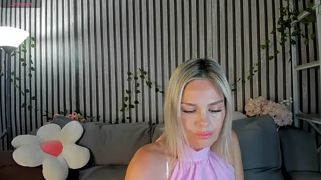Snapshot of Betty_Brock chatting on 25, 6, 2026 Betty Brock online show from 25, 6, 2026