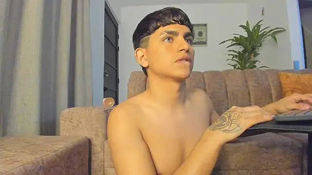 Snapshot of LyamBigCock chatting on 24, 5, 2026 LyamBigCock online show from 24, 5, 2026
