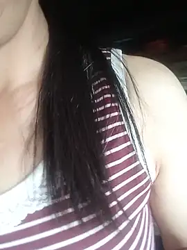 Snapshot of Elfledaa chatting on 4, 7, 2026 Elfledaa online show from 4, 7, 2026