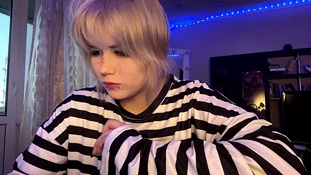 Snapshot of HelloKinki chatting on 30, 6, 2026 HelloKinki online show from 30, 6, 2026