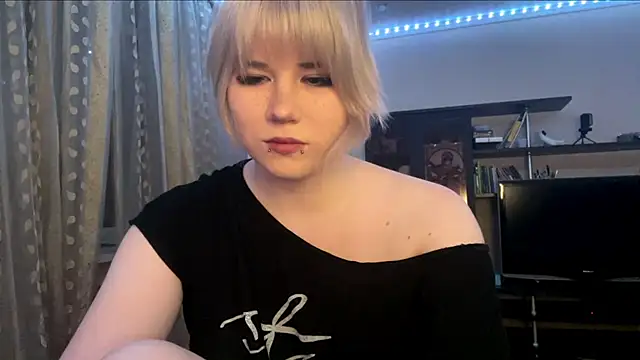 Snapshot of HelloKinki chatting on 3, 7, 2026 HelloKinki online show from 3, 7, 2026