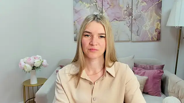 Snapshot of RoxyReignn chatting on 5, 7, 2026 RoxyReignn online show from 5, 7, 2026
