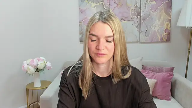Snapshot of RoxyReignn chatting on 3, 7, 2026 RoxyReignn online show from 3, 7, 2026