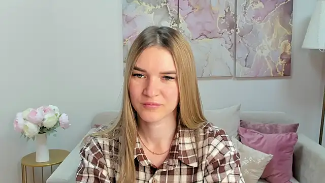 Snapshot of RoxyReignn chatting on 24, 6, 2026 RoxyReignn online show from 24, 6, 2026