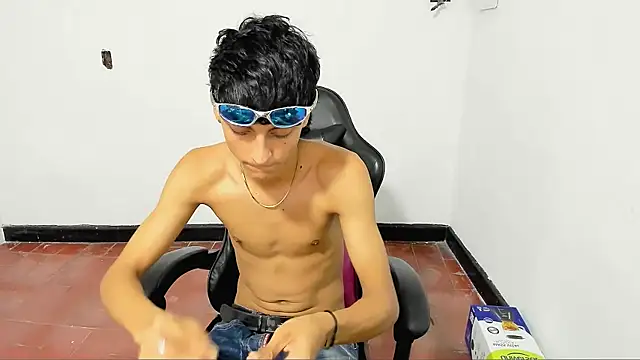 Snapshot of Leal_cute666 chatting on 31, 5, 2026 Leal cute666 online show from 31, 5, 2026