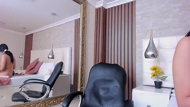 Snapshot of SofiaThoompson chatting on 5, 7, 2026 SofiaThoompson online show from 5, 7, 2026