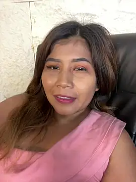 Snapshot of LyraMilano chatting on 1, 7, 2026 LyraMilano online show from 1, 7, 2026