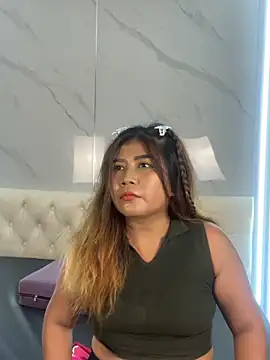 Snapshot of LyraMilano chatting on 29, 5, 2026 LyraMilano online show from 29, 5, 2026