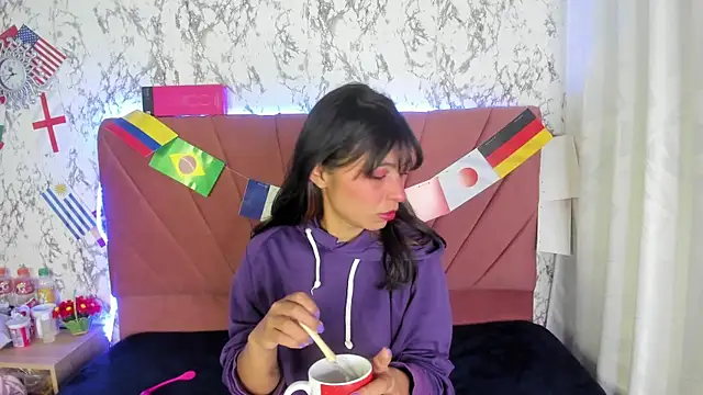 Snapshot of Mia_Belmonte chatting on 8, 7, 2026 Mia Belmonte online show from 8, 7, 2026