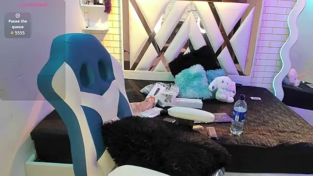Lua bloom  online show from 25, 6, 2026