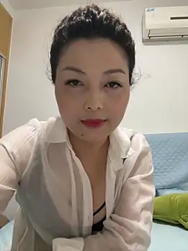 Snapshot of Luckylilyss chatting on 18, 6, 2026 Luckylilyss online show from 18, 6, 2026