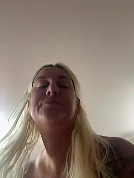 Snapshot of Sofia_beee chatting on 15, 7, 2026 Sofia beee online show from 15, 7, 2026