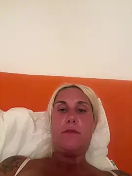 Snapshot of Sofia_beee chatting on 4, 7, 2026 Sofia beee online show from 4, 7, 2026