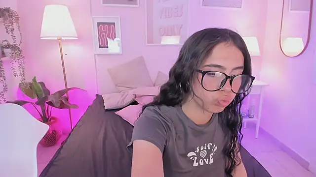 Snapshot of Kimdyy_ chatting on 13, 7, 2026 Kimdyy online show from 13, 7, 2026